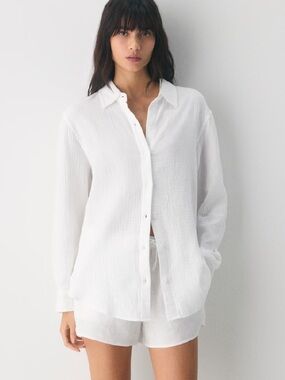 Aritzia White Lightweight Relaxed Button-Up Shirt